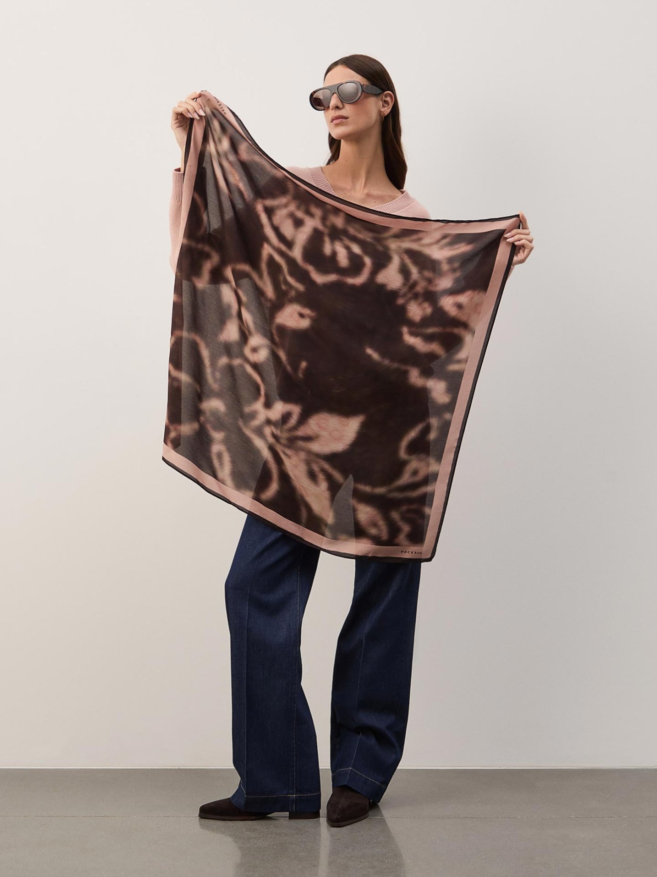 Len�o Quadrado com Estampado Floral