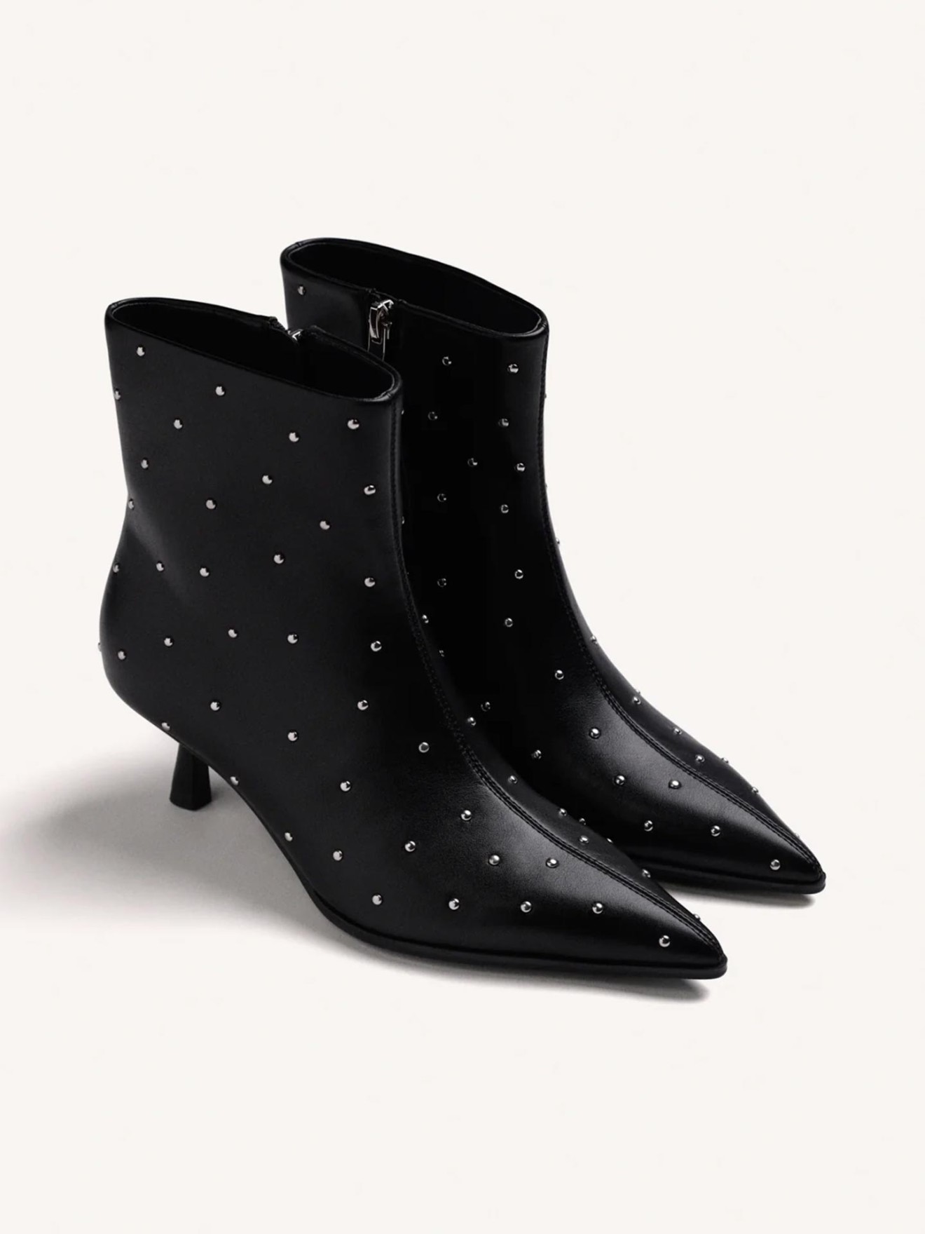 Botins Kitten com Tachas