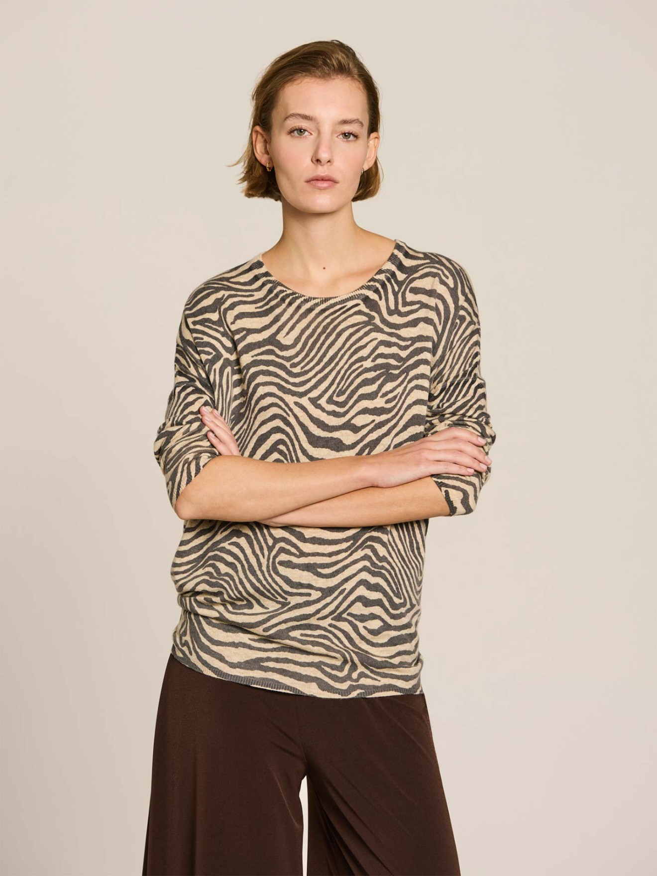 Camisola com Decote Rente e Padrão Animal Print