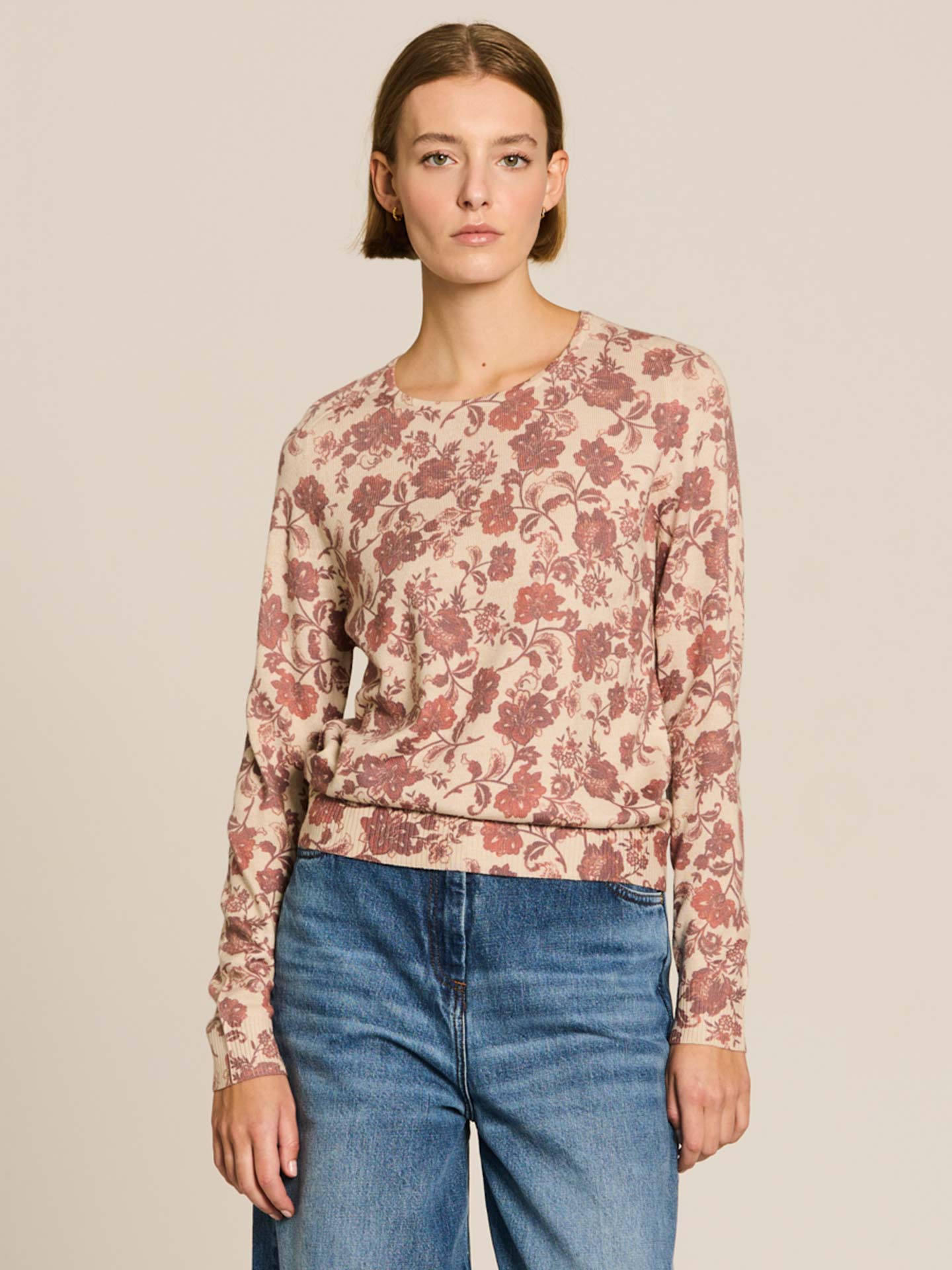 Camisola com Decote Rente e Padrão Floral