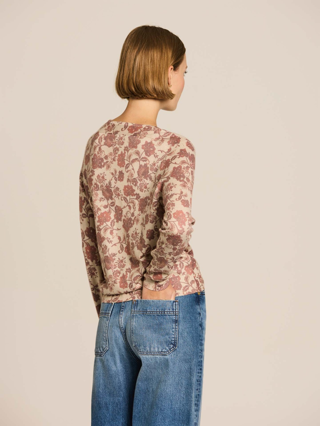 Camisola com Decote Rente e Padrão Floral