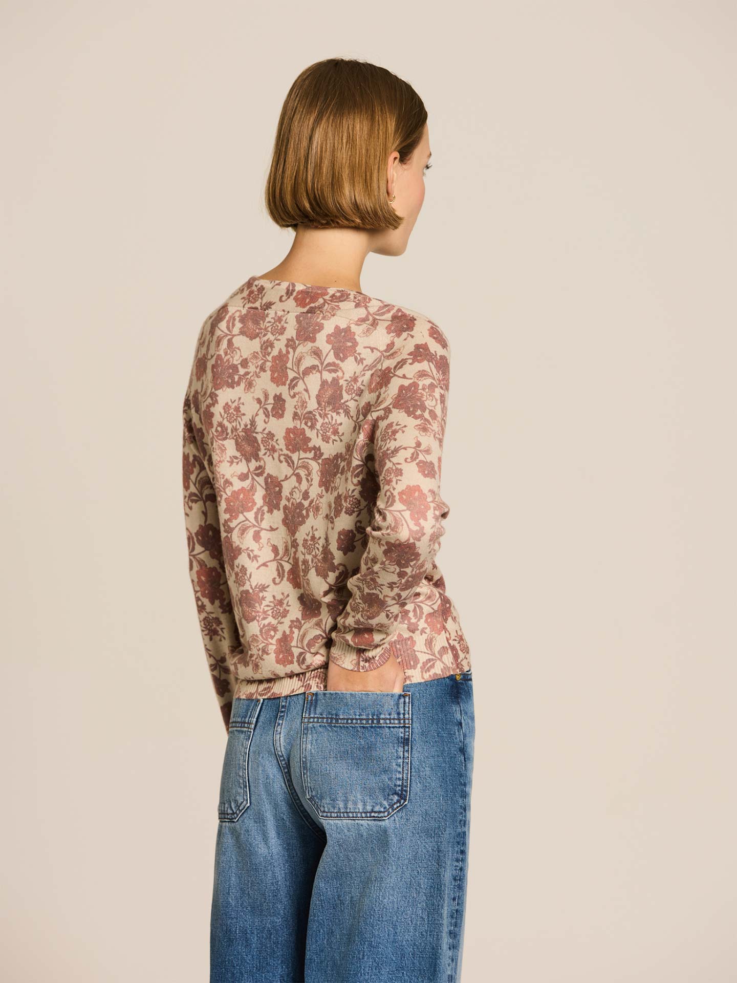 Camisola com Decote Rente e Padrão Floral