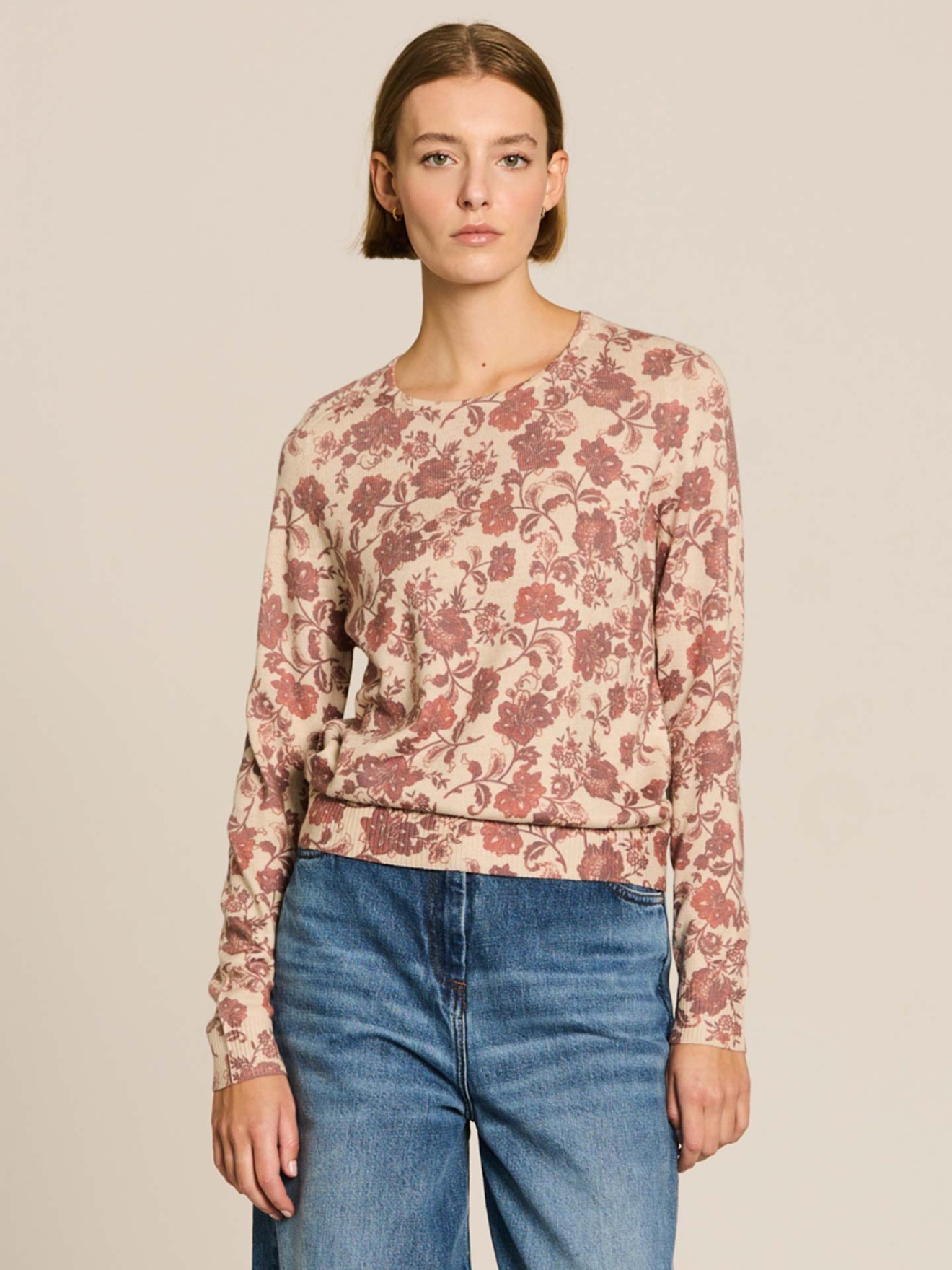 Camisola com Decote Rente e Padrão Floral