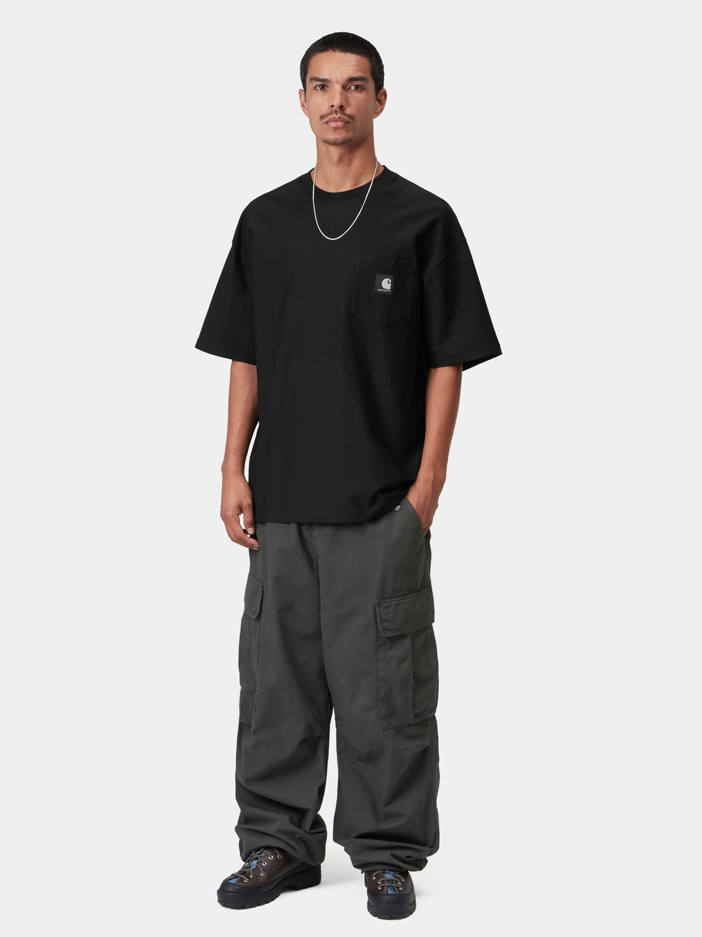 T-shirt Loose Pocket com Decote Redondo