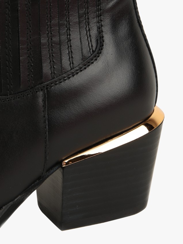 Botas de Cano Médio com Salto