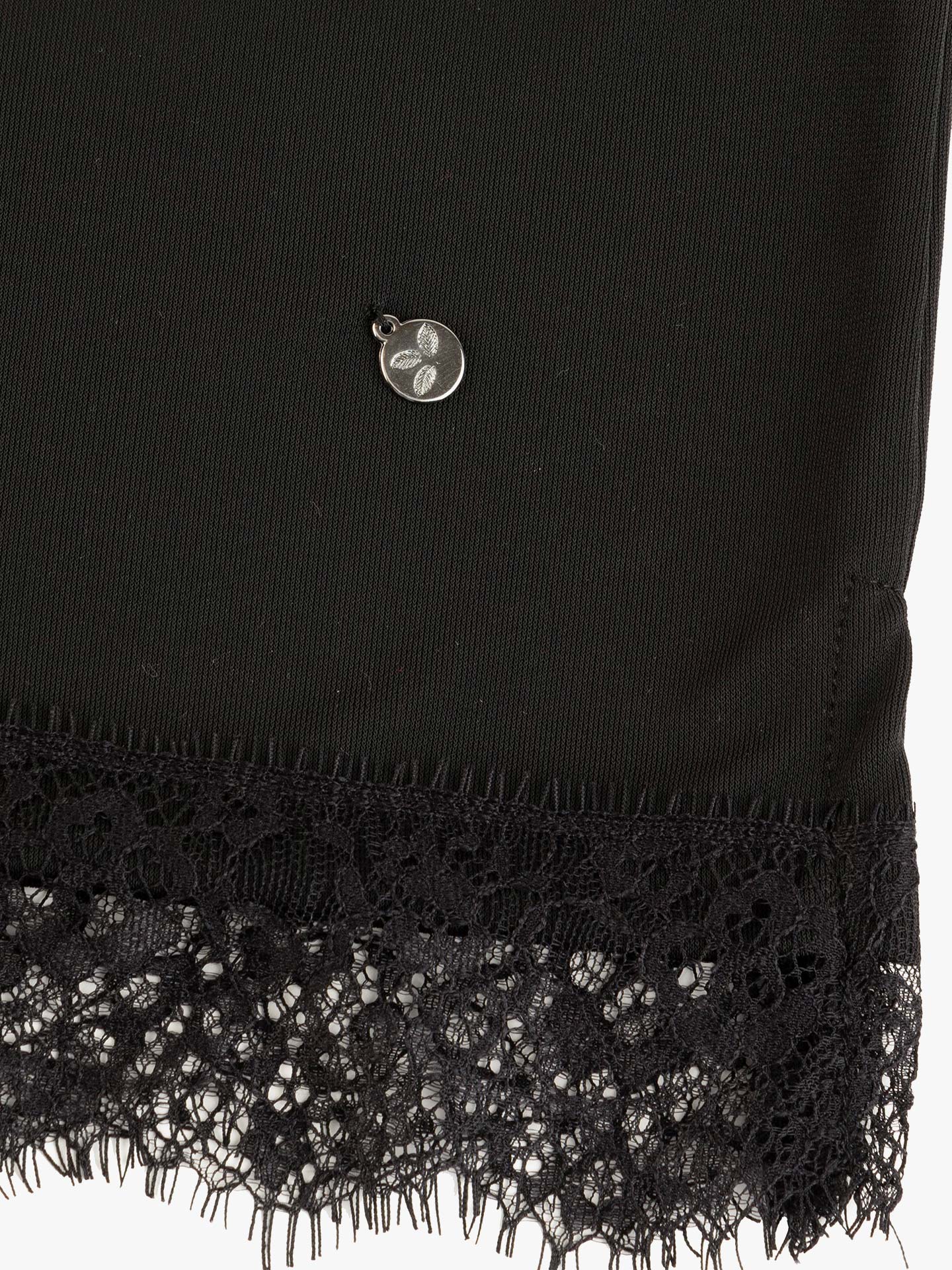 Blusa com Detalhe de Renda na Bainha