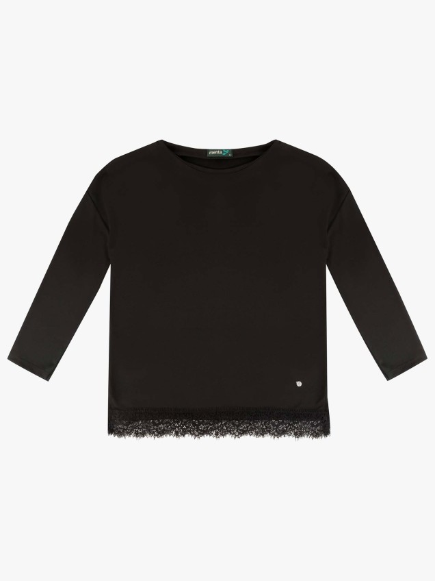 Blusa com Detalhe de Renda na Bainha