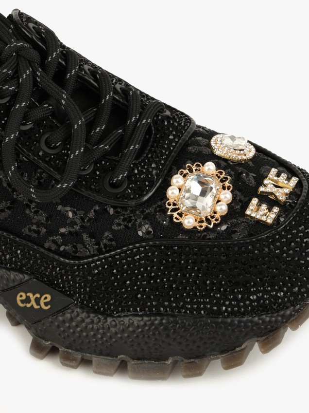 Sapatilhas com Detalhes de Pedraria e Strass