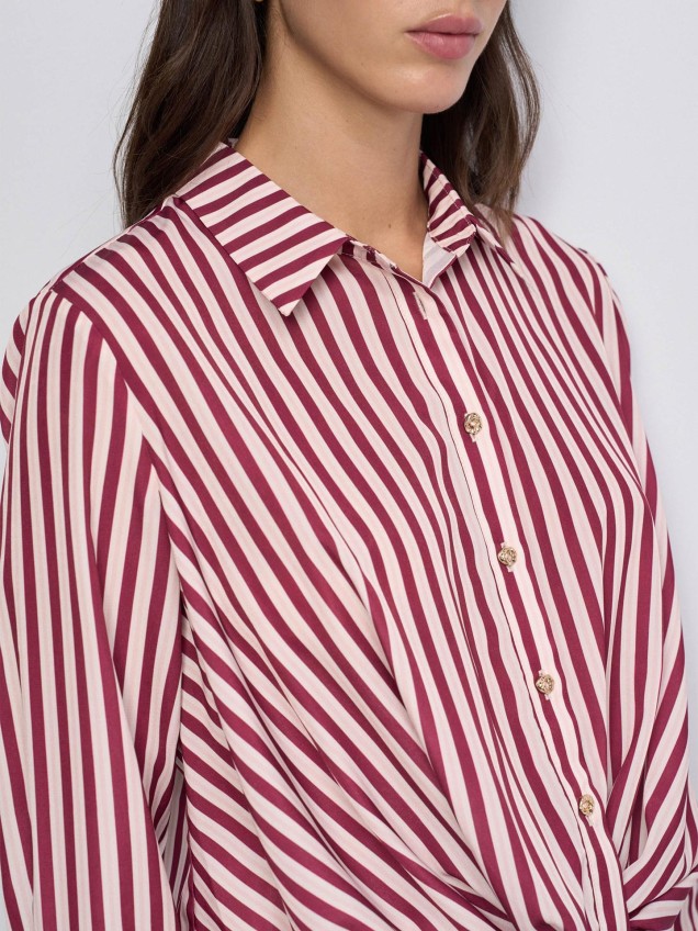 Camisa Slim Fit com Riscas
