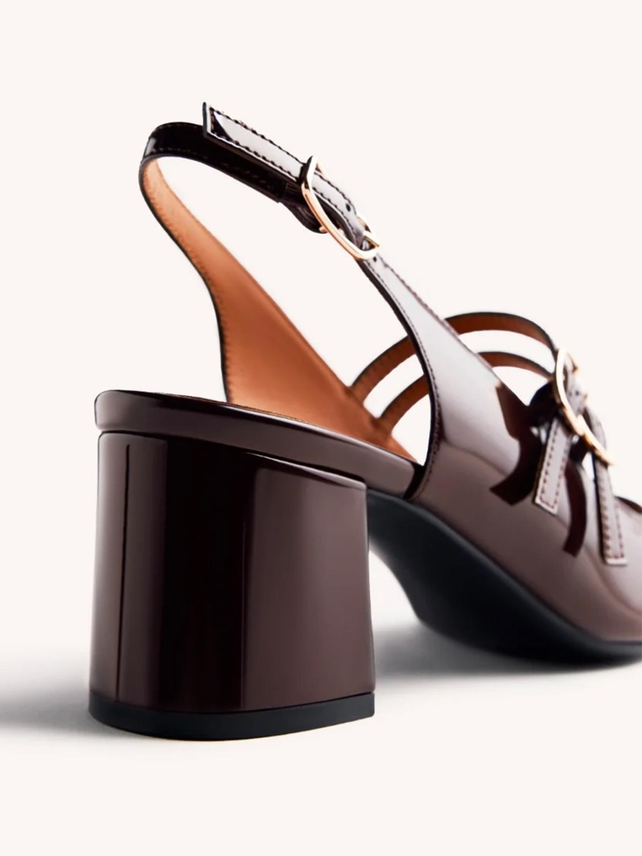 Sapatos Mary-Janes com Efeito Verniz