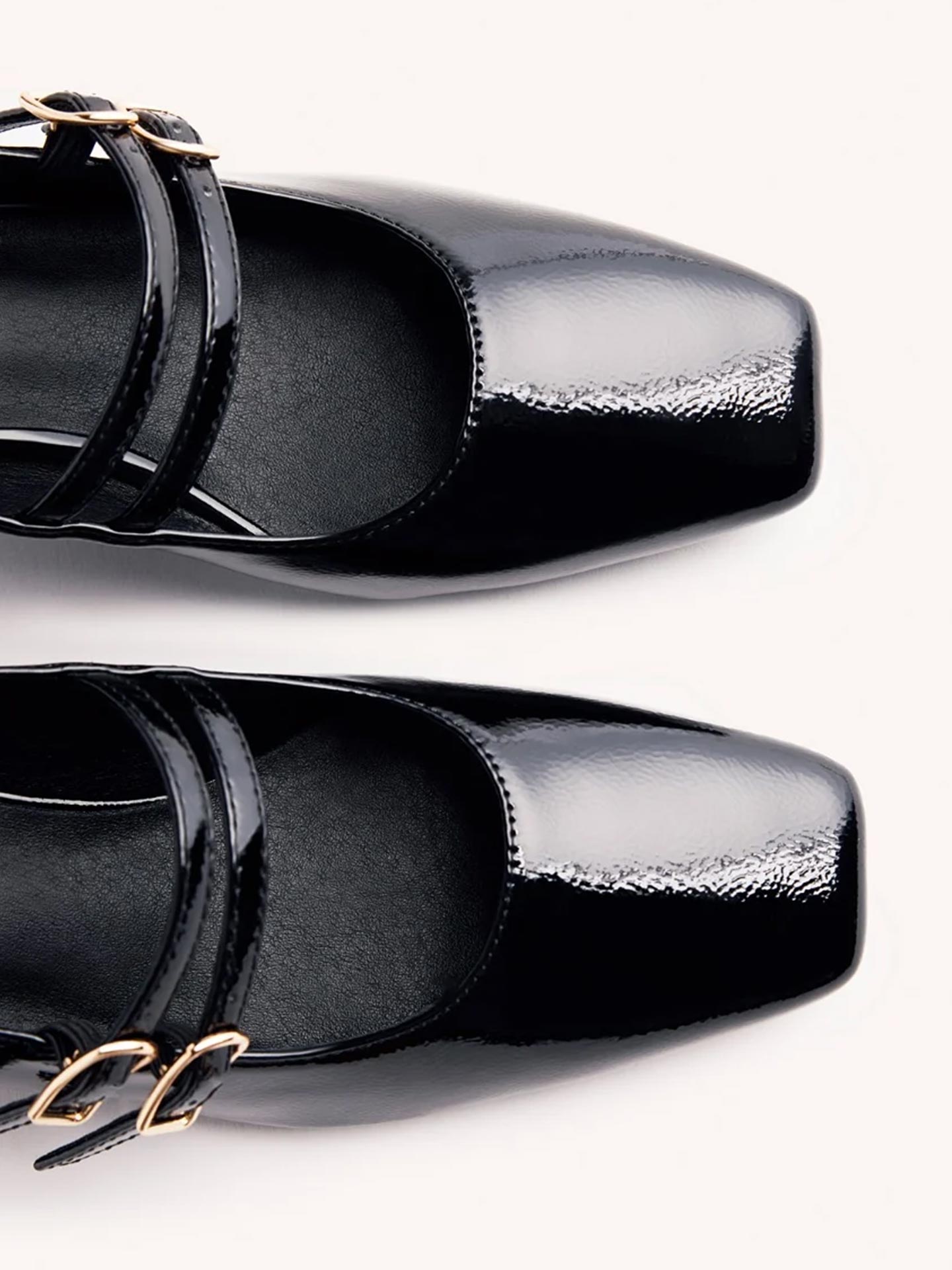 Sapatos Mary-Janes com Efeito Verniz