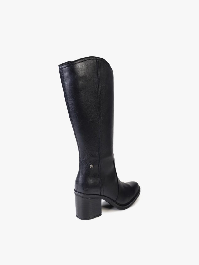 Botas de Cano Alto em Pele