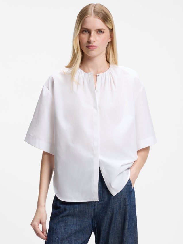 Camisa com Decote Redondo