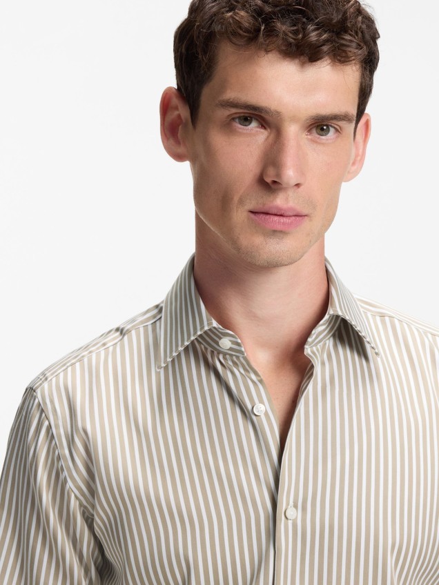 Camisa às Riscas