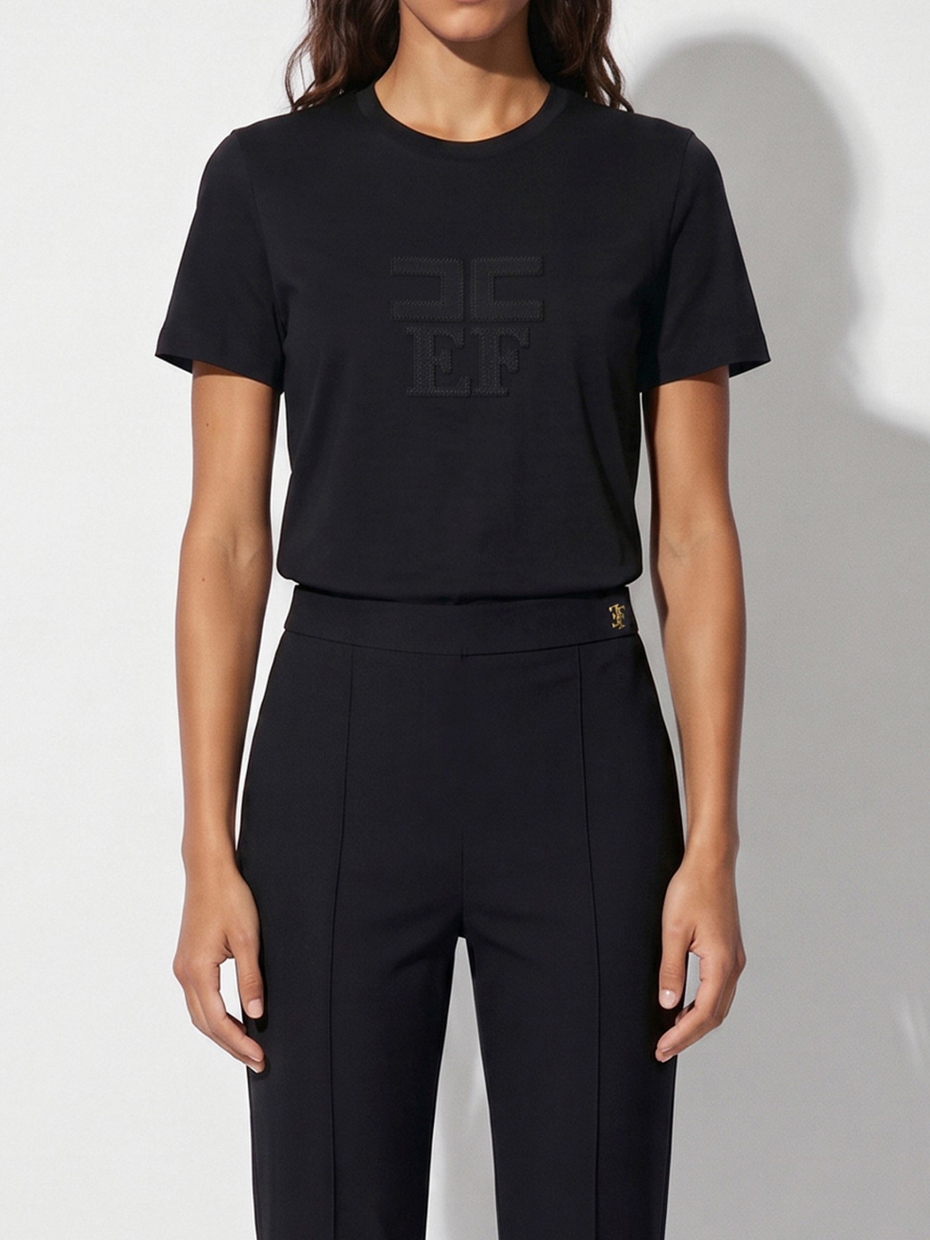 T-shirt com Detalhe em Relevo