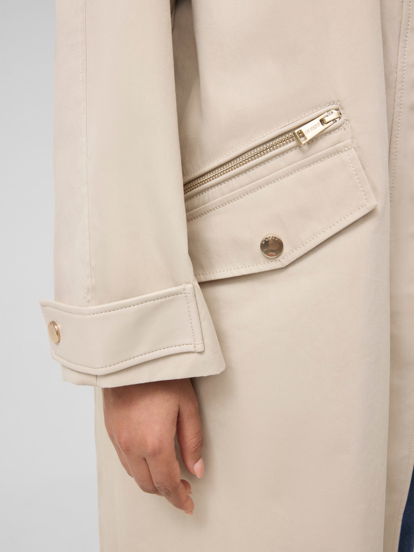 Gabardina com Bolsos de Fecho e Aba