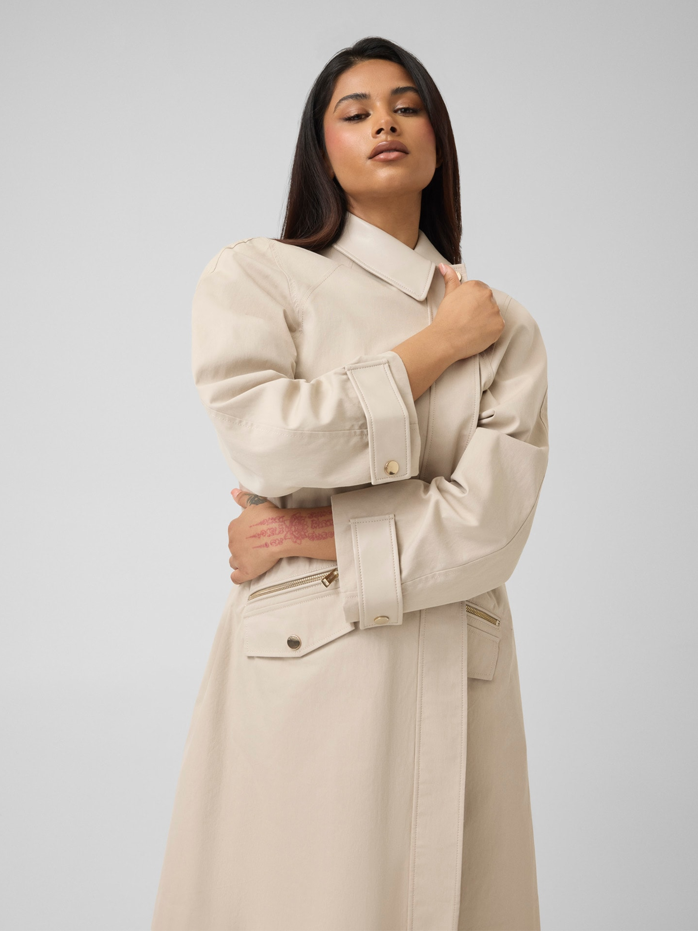 Gabardina com Bolsos de Fecho e Aba
