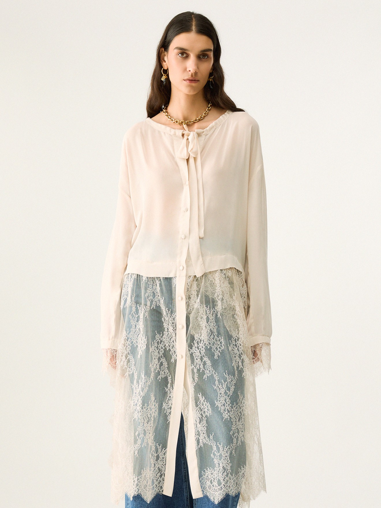 Blusa com Detalhe de Renda