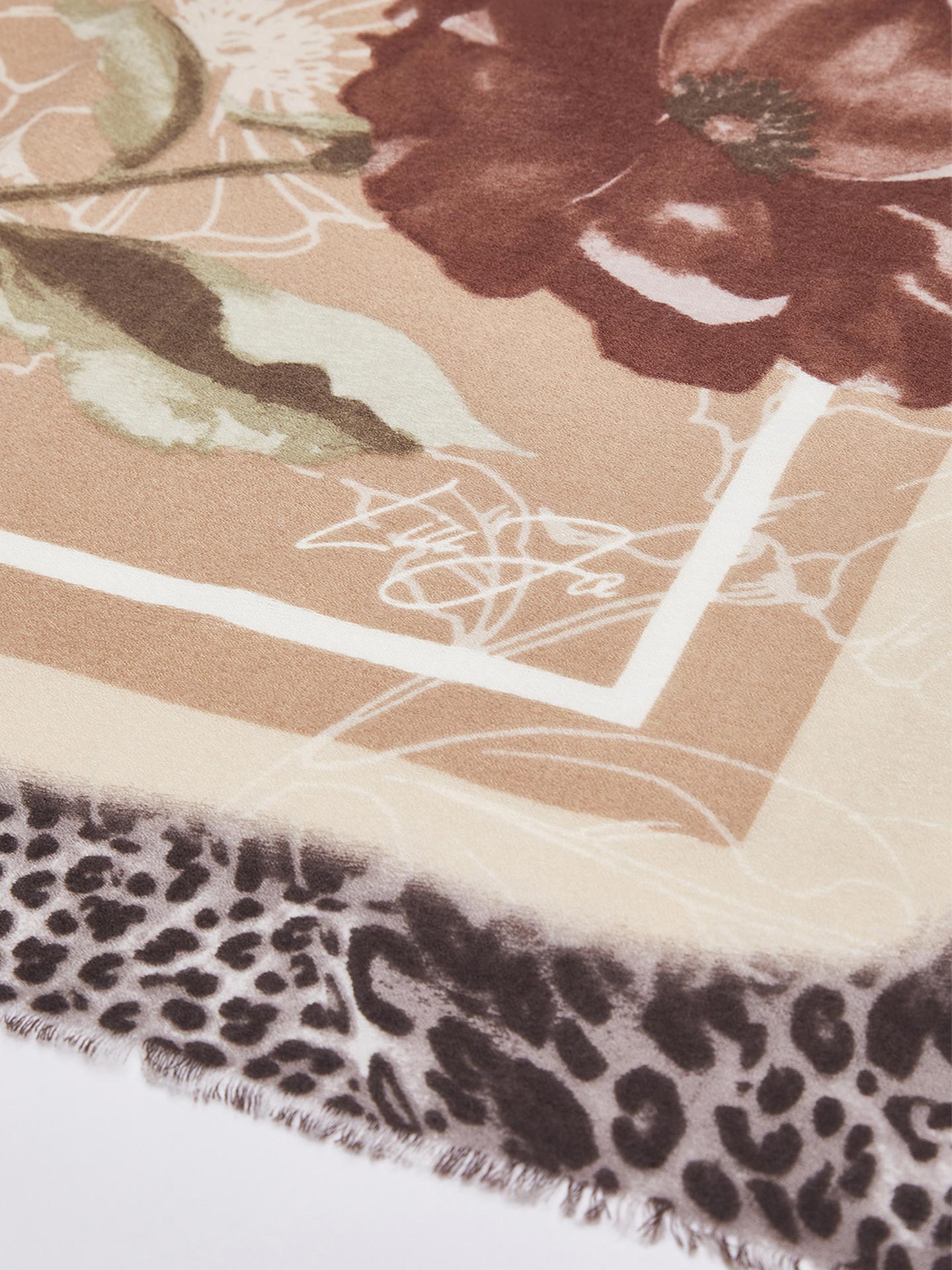 Estola Floral com Animal Print