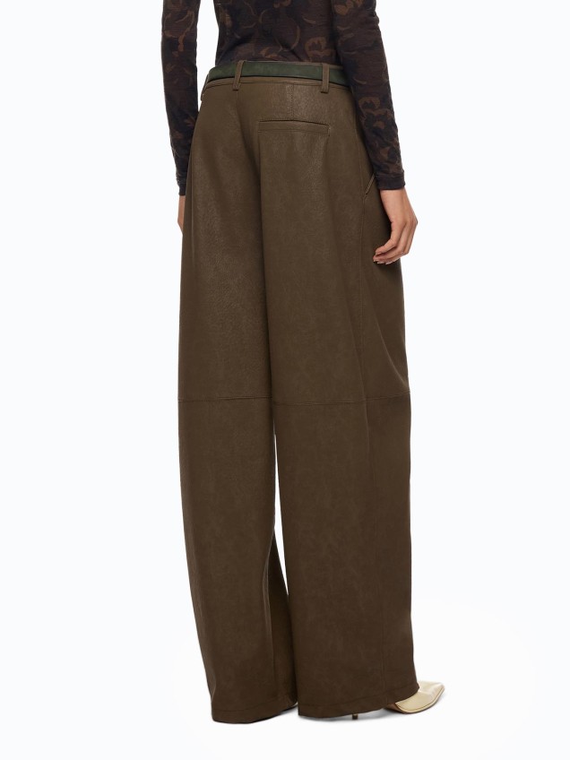 Calças Wide Leg com Efeito Pele Nubuck