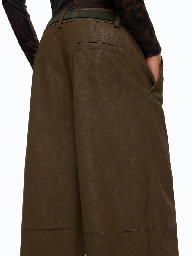 Calças Wide Leg com Efeito Pele Nubuck