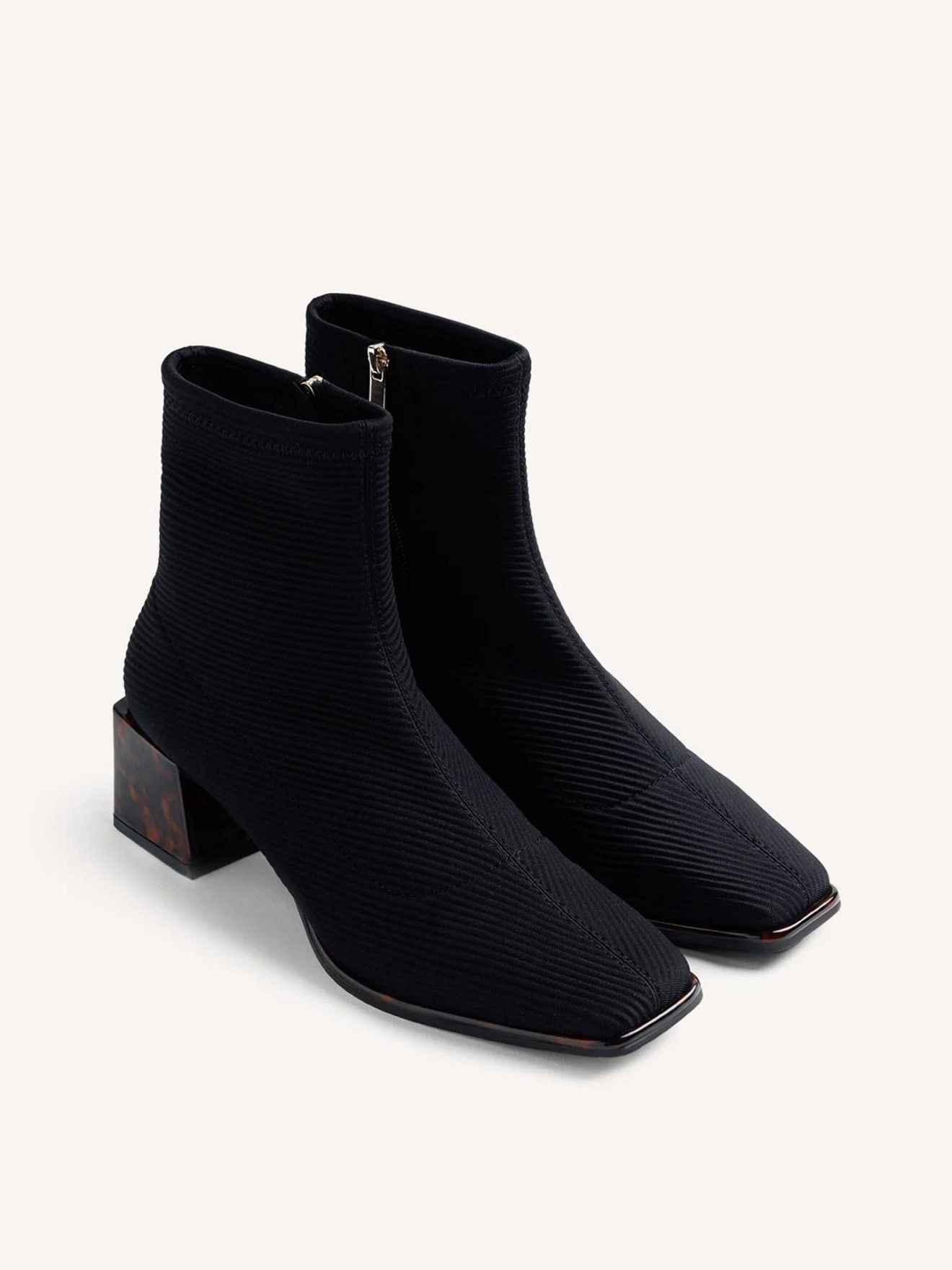Botins Elásticos com Salto de Bloco