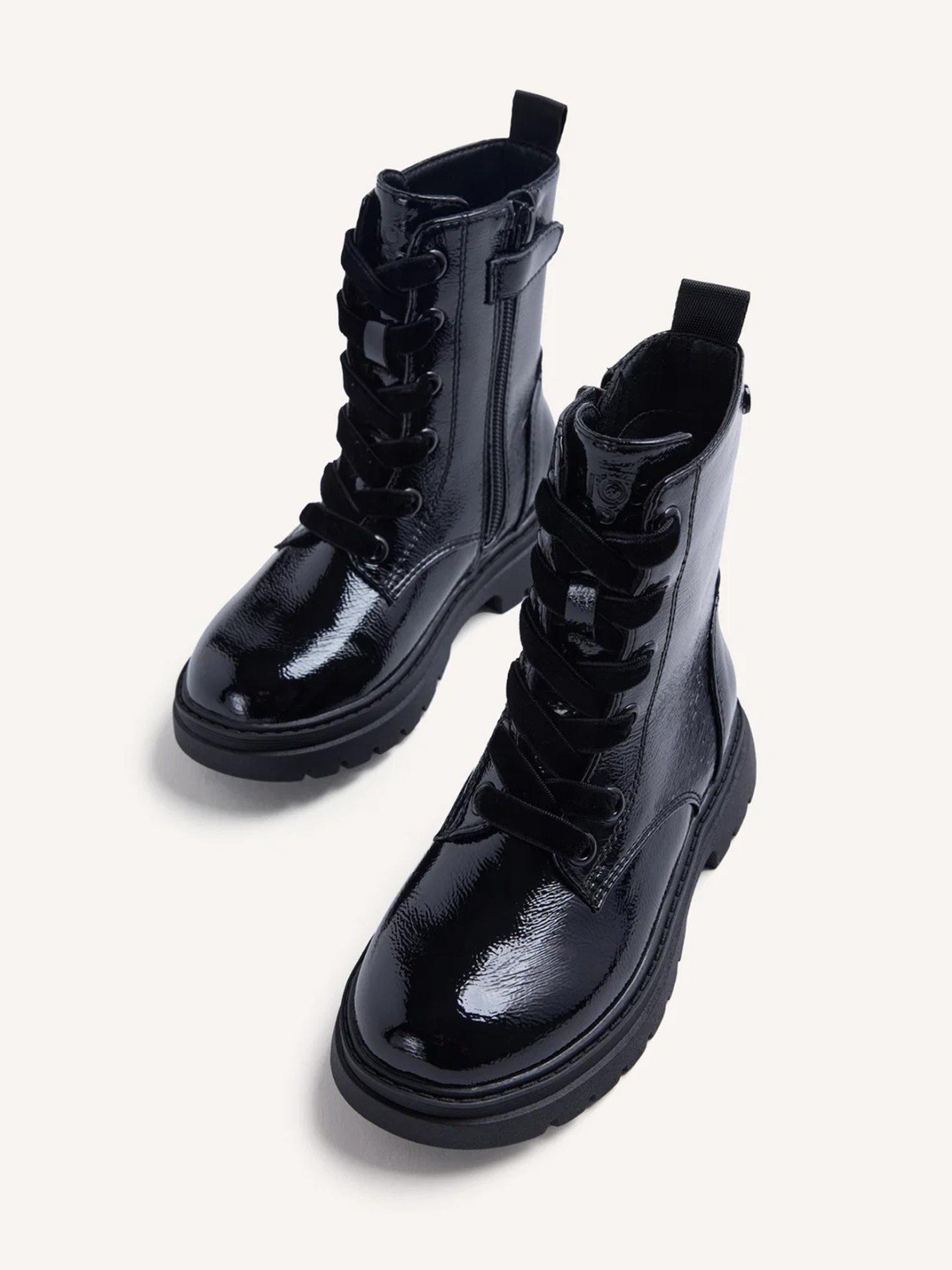 Botas com Detalhe de Cora��o