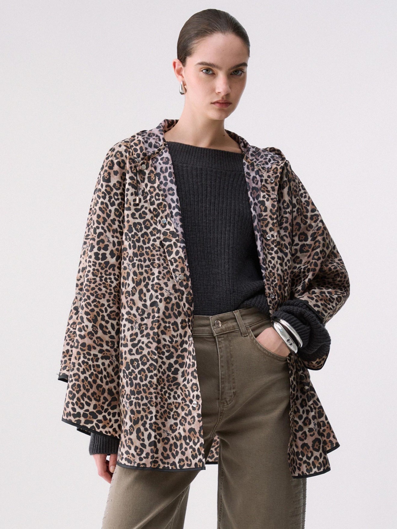 Capa com Capuz e Padr�o Animal Print