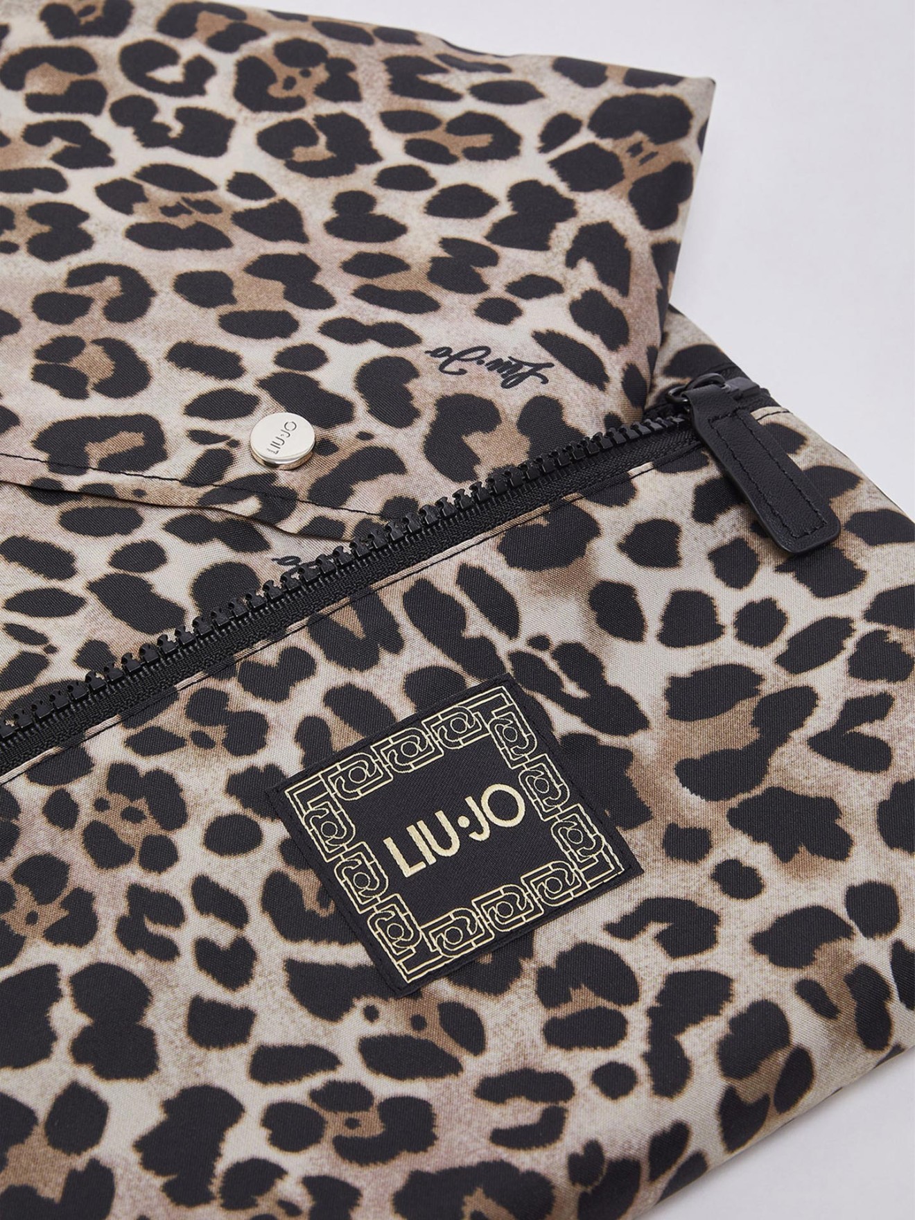 Capa com Capuz e Padr�o Animal Print