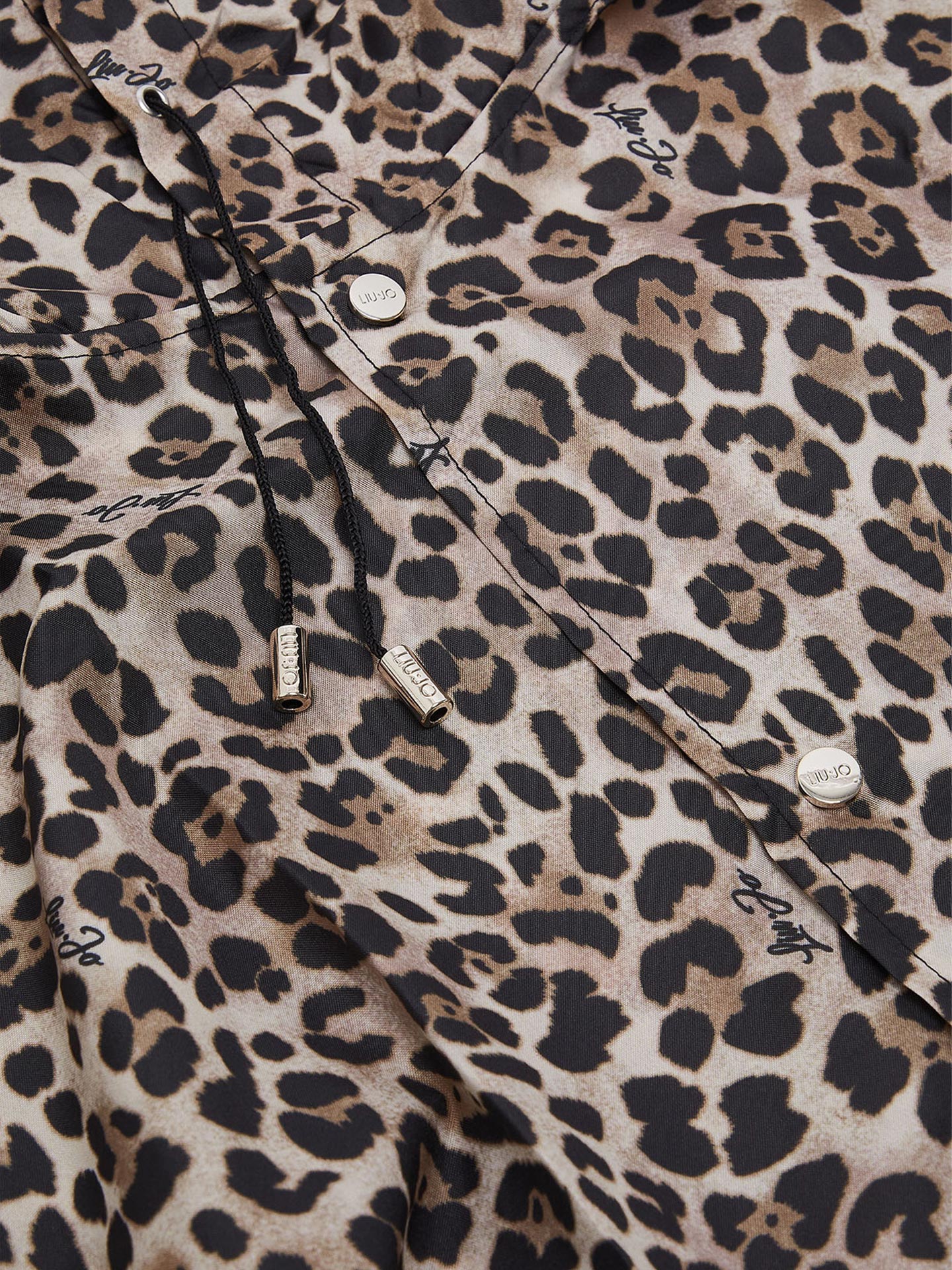 Capa com Capuz e Padrão Animal Print