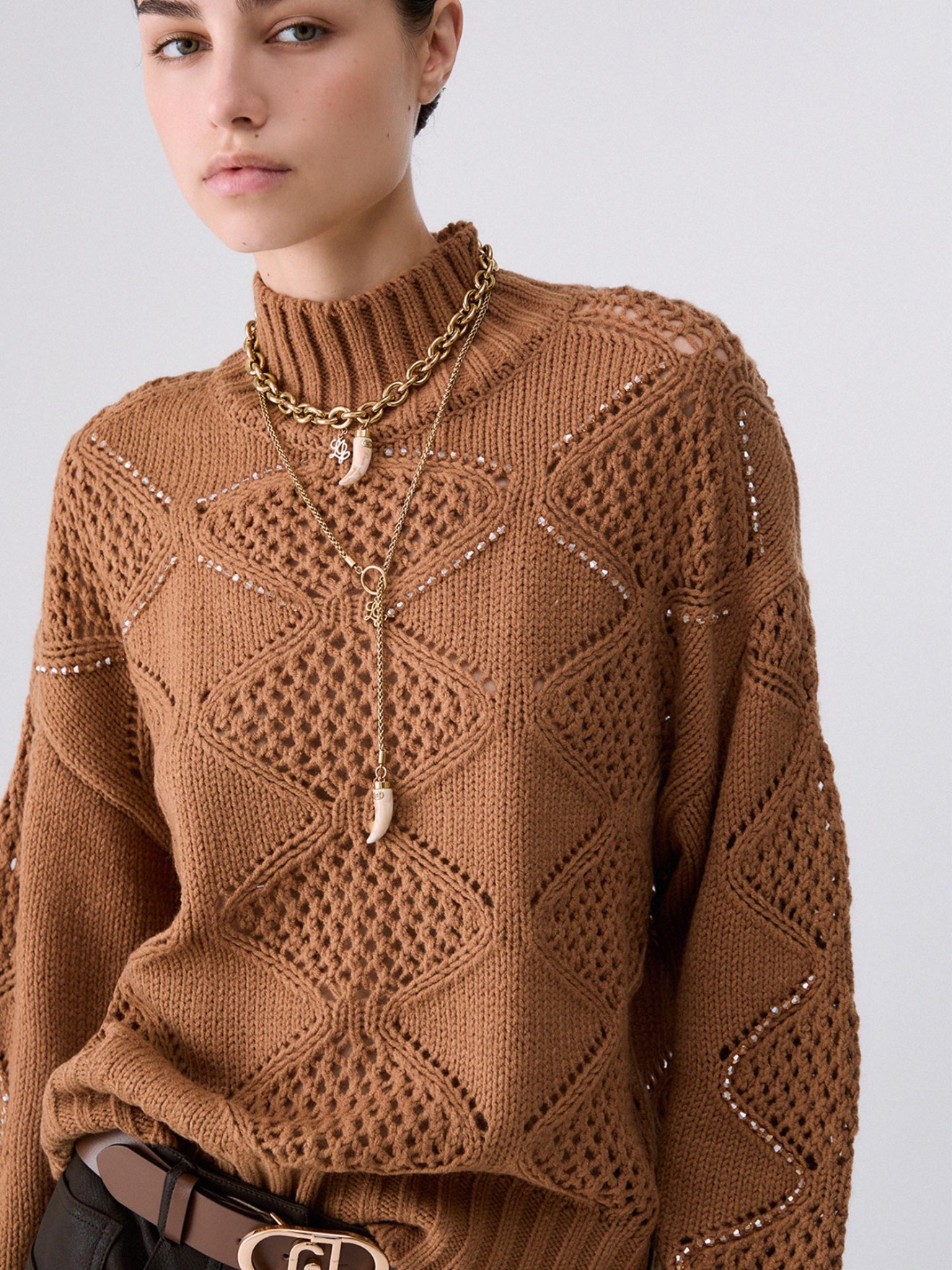 Camisola de Gola Alta com Missangas