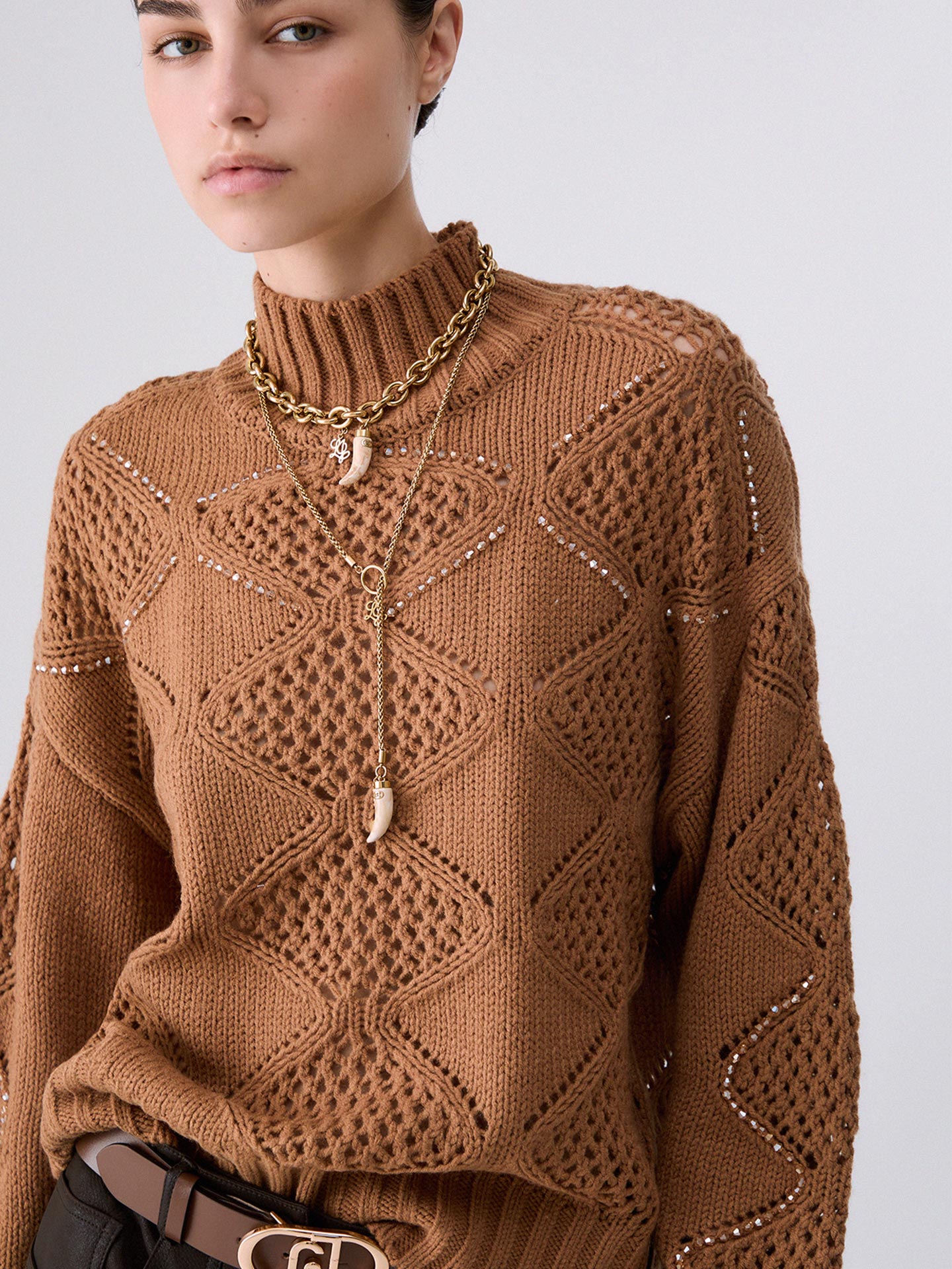 Camisola de Gola Alta com Missangas