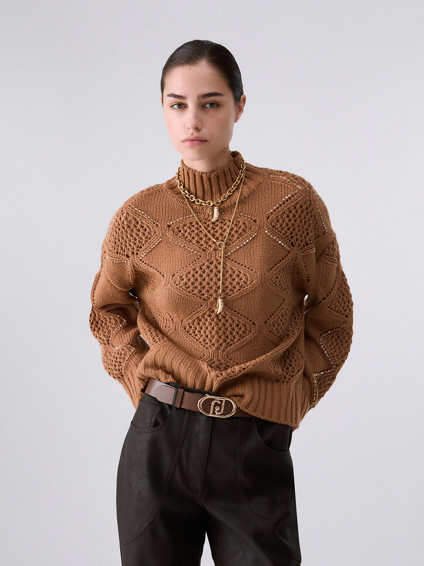 Camisola de Gola Alta com Missangas