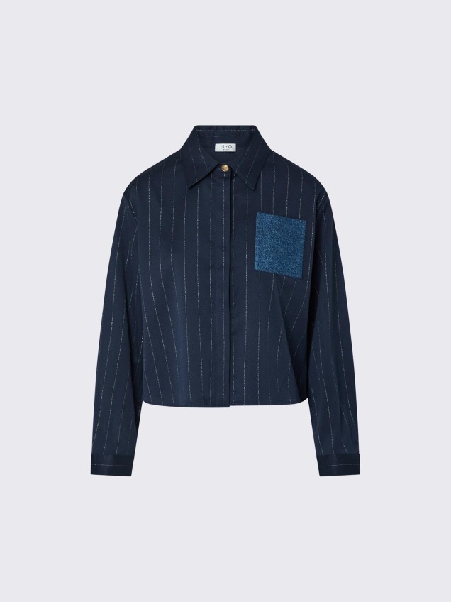 Camisa Cropped às Riscas com Bolso