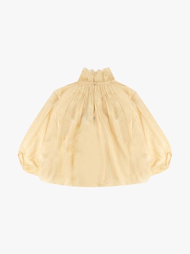 Blusa com Gola Alta e Pormenores de Renda