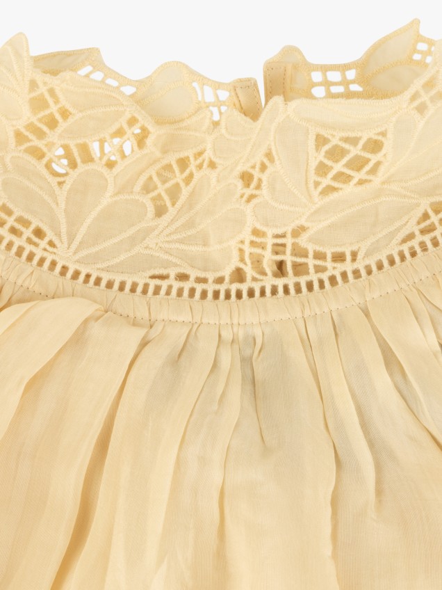 Blusa com Gola Alta e Pormenores de Renda