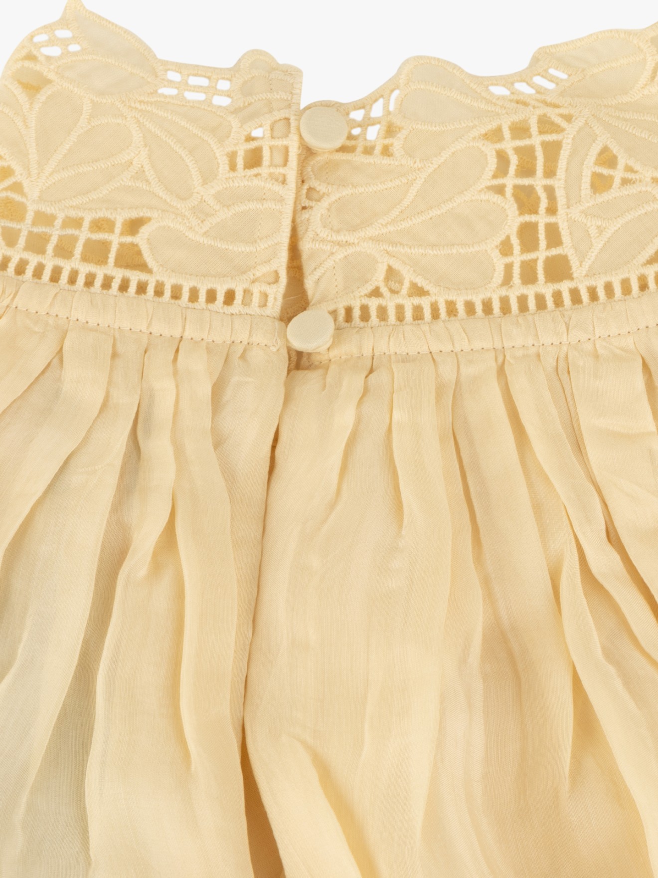 Blusa com Gola Alta e Pormenores de Renda