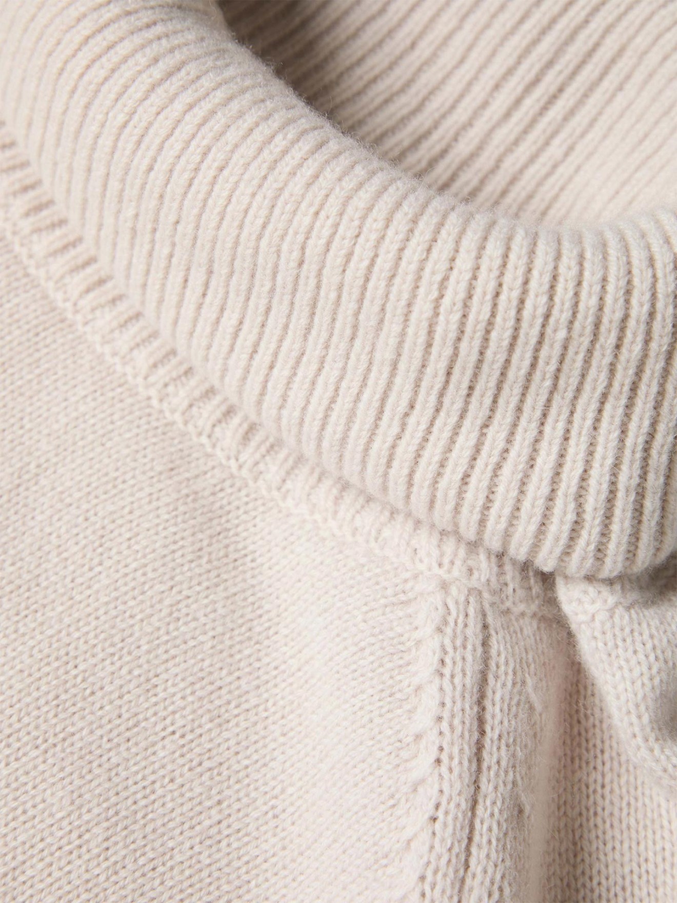 Camisola de Malha com Gola Alta