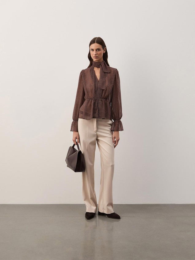 Blusa Fluida com Laçada