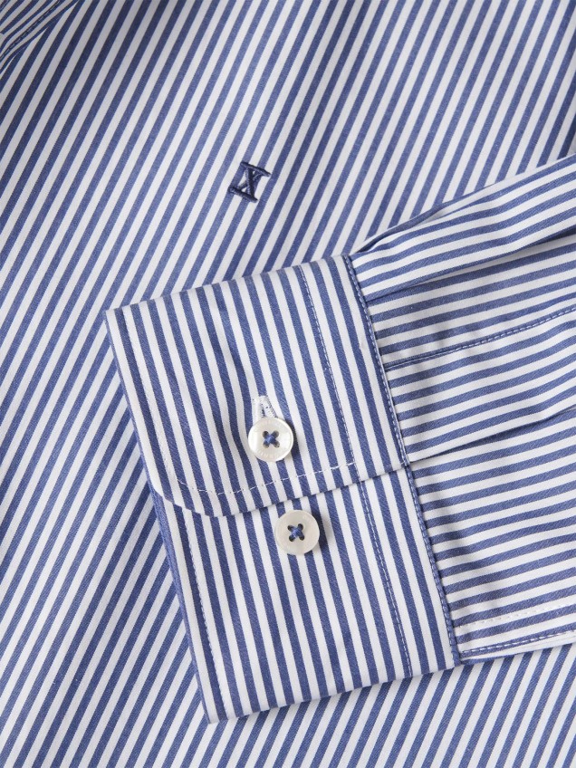 Camisa Slim Fit às Riscas