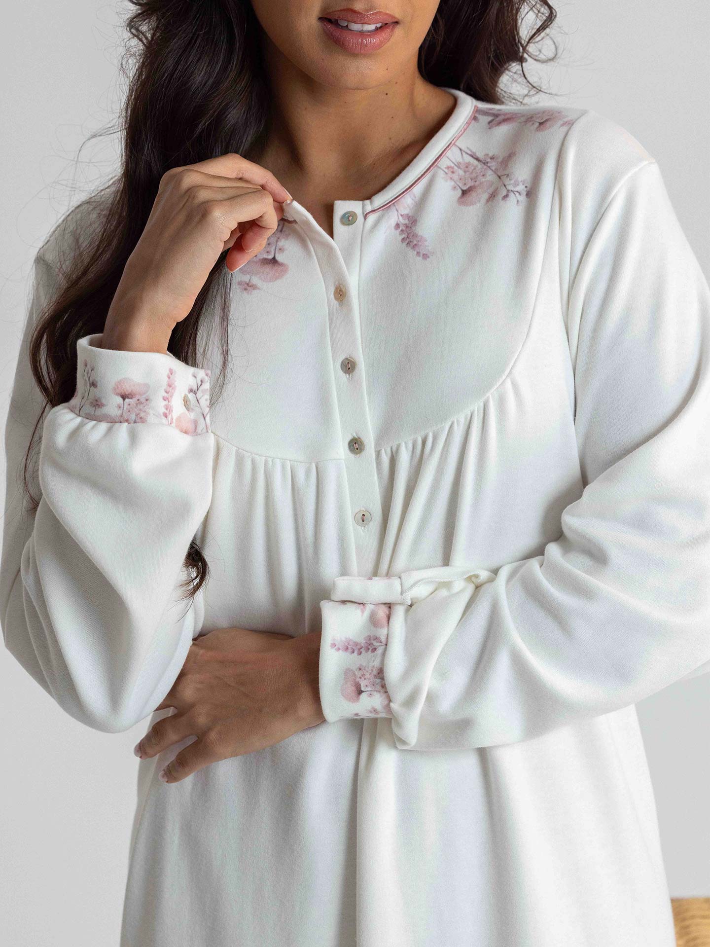 Camisa de Noite com Detalhe de Flores