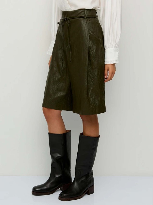 Bermudas com Efeito de Pele