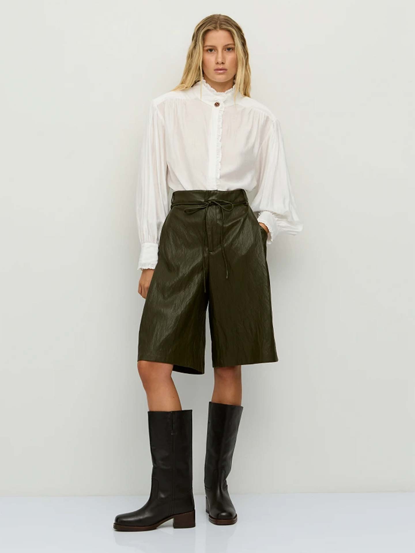 Bermudas com Efeito de Pele