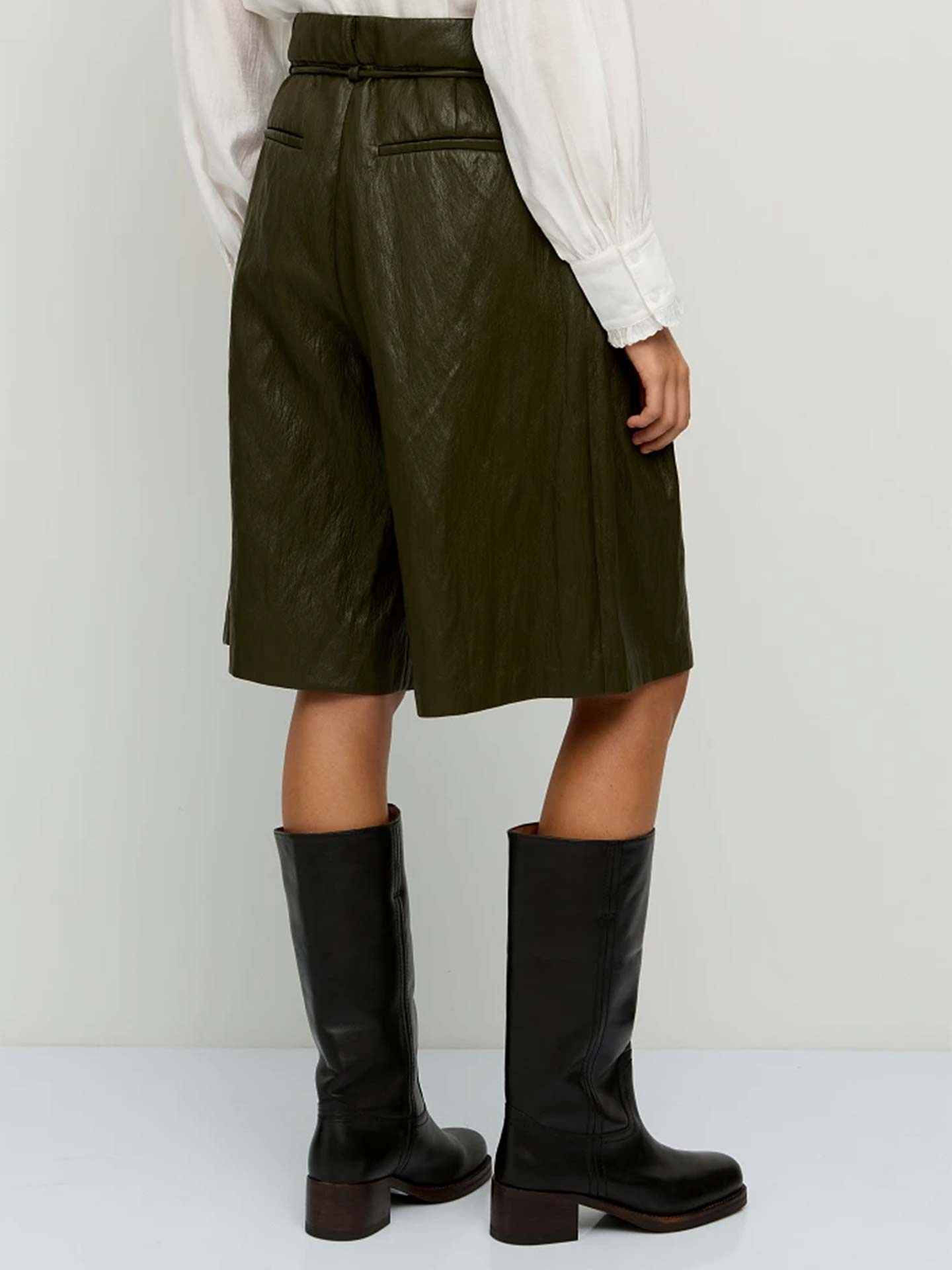 Bermudas com Efeito de Pele