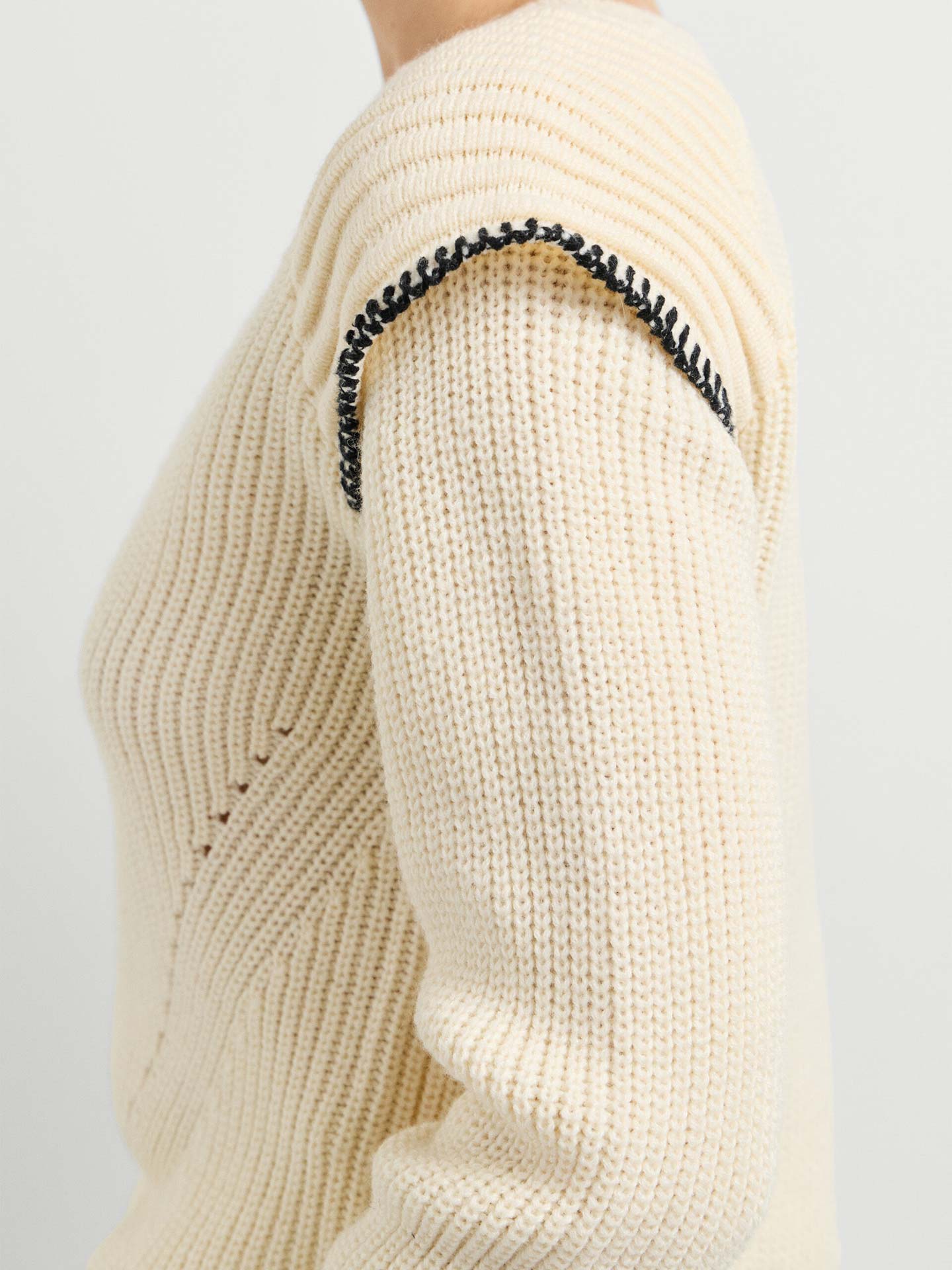 Camisola de Malha com Gola Redonda