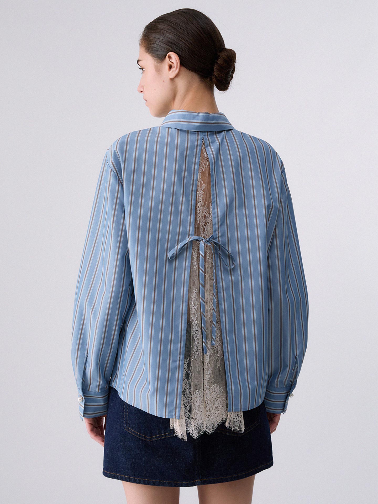 Camisa às Riscas com Aplicação de Renda