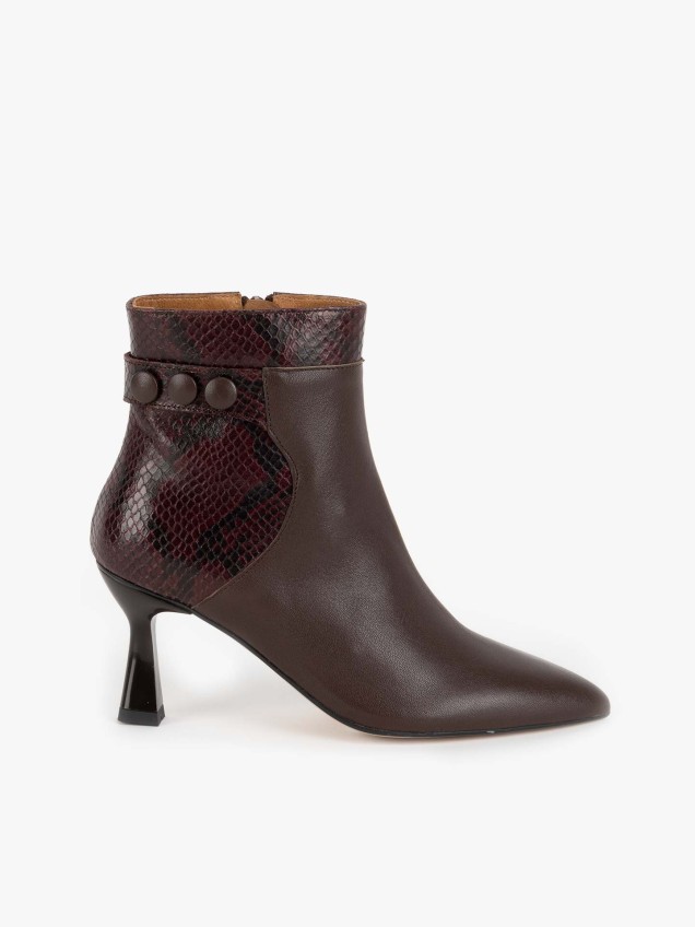 Botins com Salto em Pele