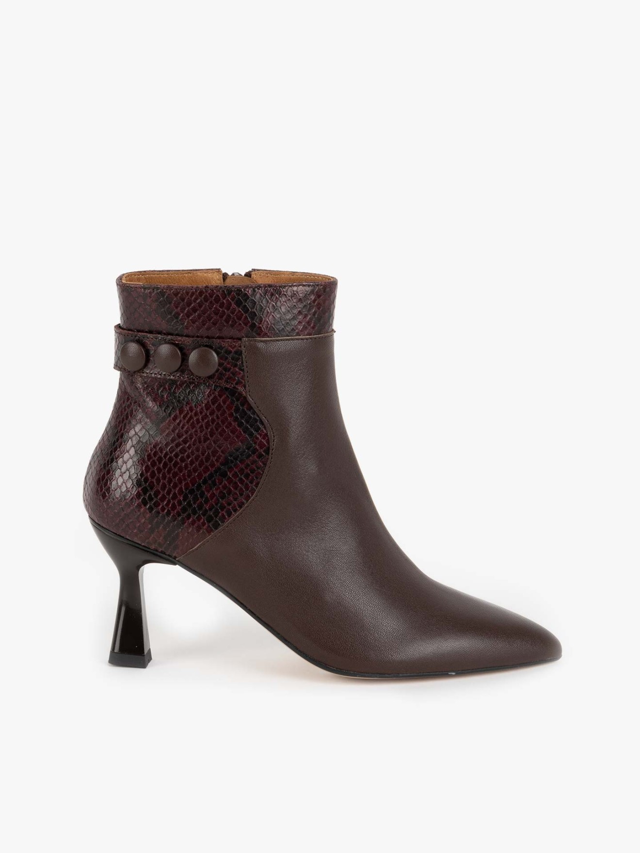 Botins com Salto em Pele