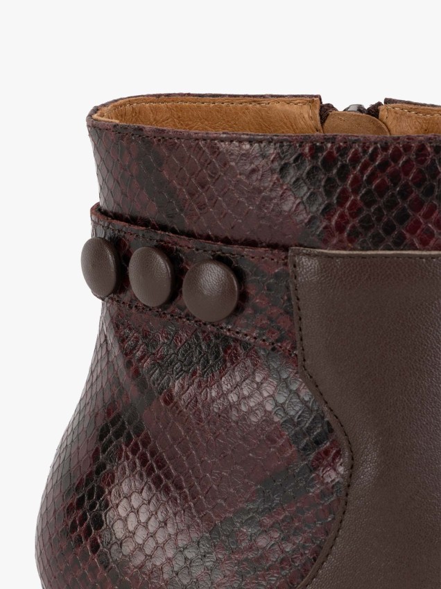 Botins com Salto em Pele