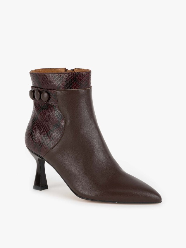 Botins com Salto em Pele